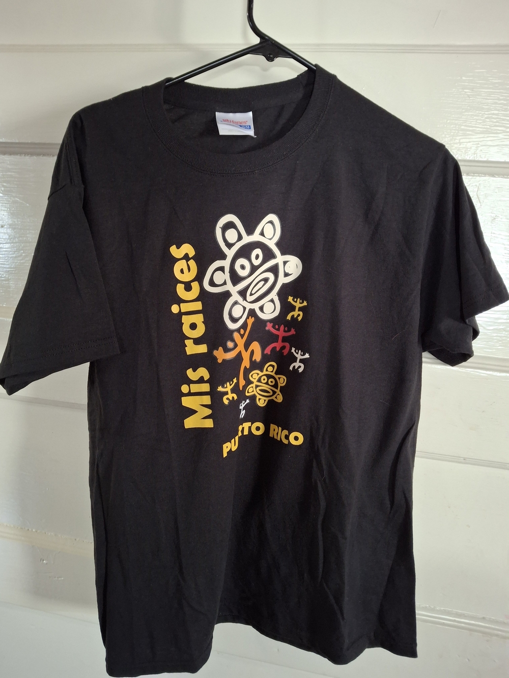 Mis Raices Puerto Rico Graphic T-Shirt – Hanes – Medium – CFD 128